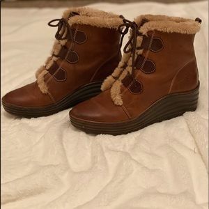 Bionico winter wedge boots.